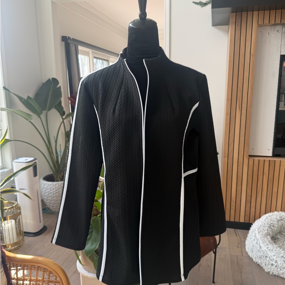 Zenergy by Chico’s Black Women's Open-Front Jacket with White Piping - Picture 2 of 5